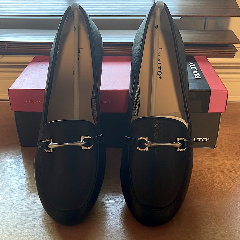 NWT, Sleek & Classy, Rialto Guiding Flat Loafer, Black | Size: 9.5